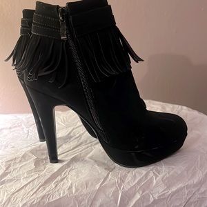Women’s Fringe boot size 6.5